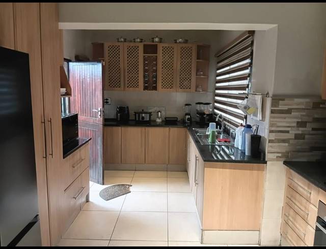 5 BEDROOM HOUSE FOR SALE IN WITPOORTJIE